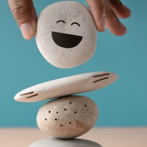 Encontre o equilíbrio perfeito com Reiki: Descubra como essa terapia alternativa pode ajudar a equilibrar corpo e mente